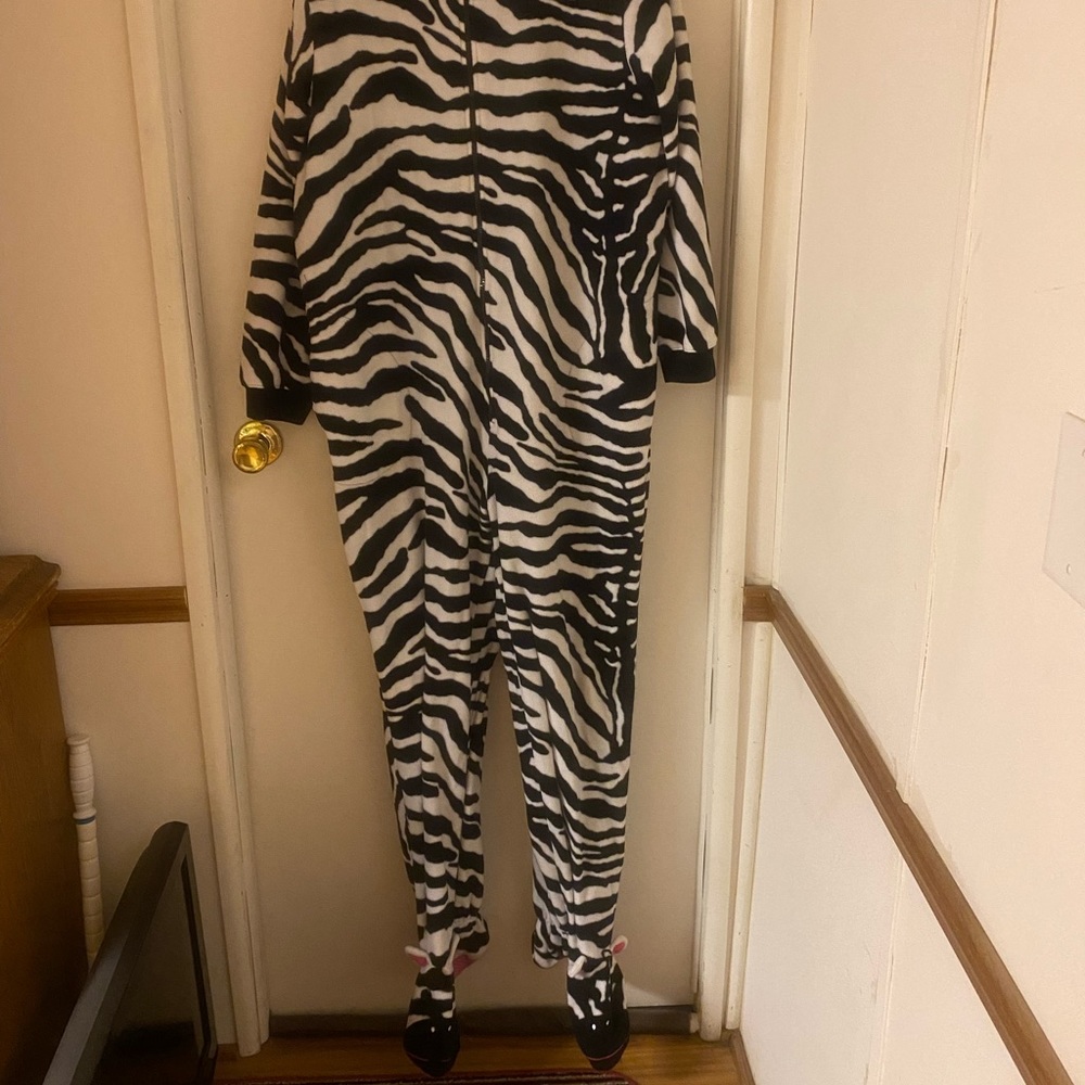 Adult footie jammies. Nick & Nora Zebra XXL  gently worn a few times.